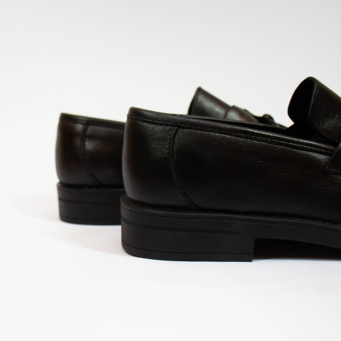 MOCASSIN POMPON CUIR NOIR