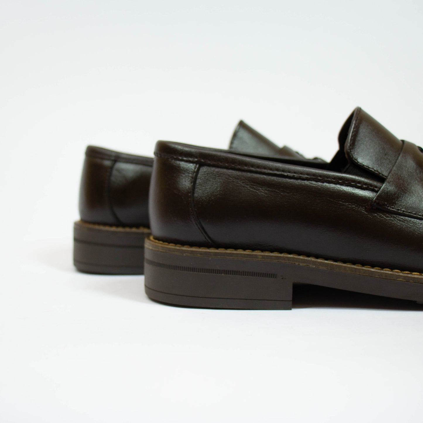 MOCASSIN POMPON MARRON FONCÉ CUIR