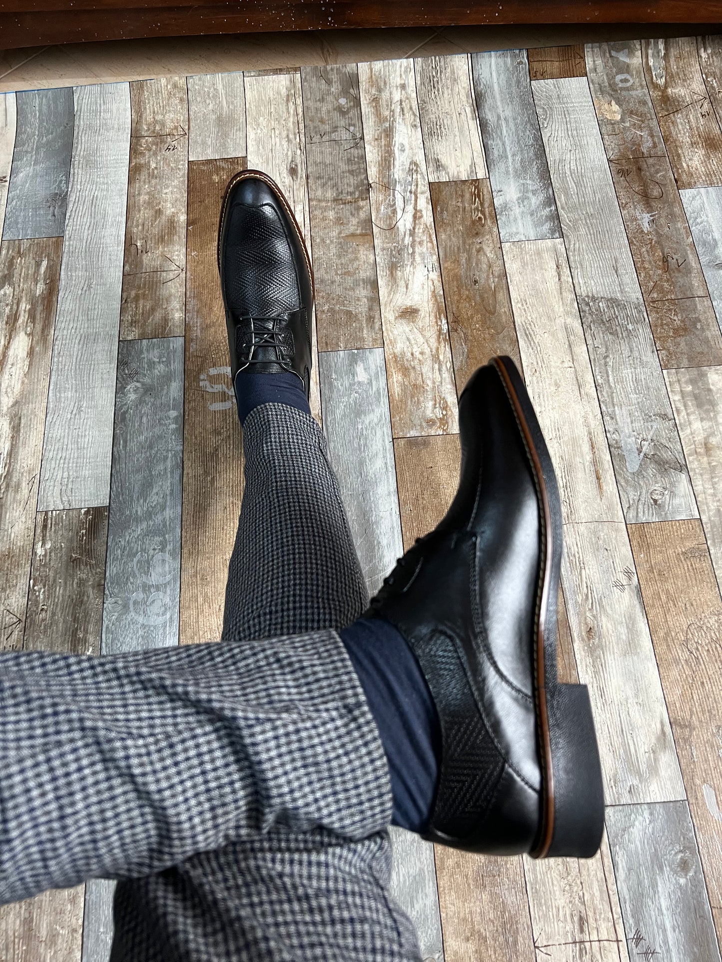 Chaussure Noire Simple Perforée