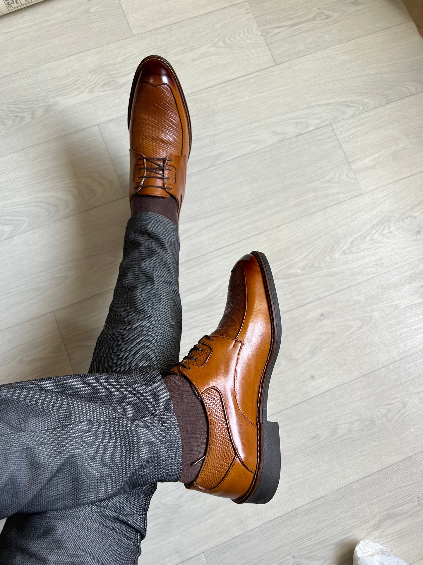 Chaussure simple tabac perforée