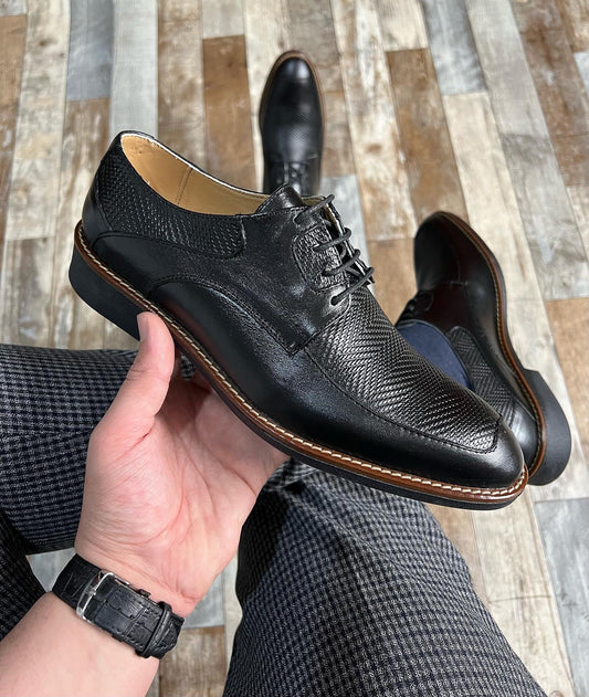 Chaussure Noire Simple Perforée