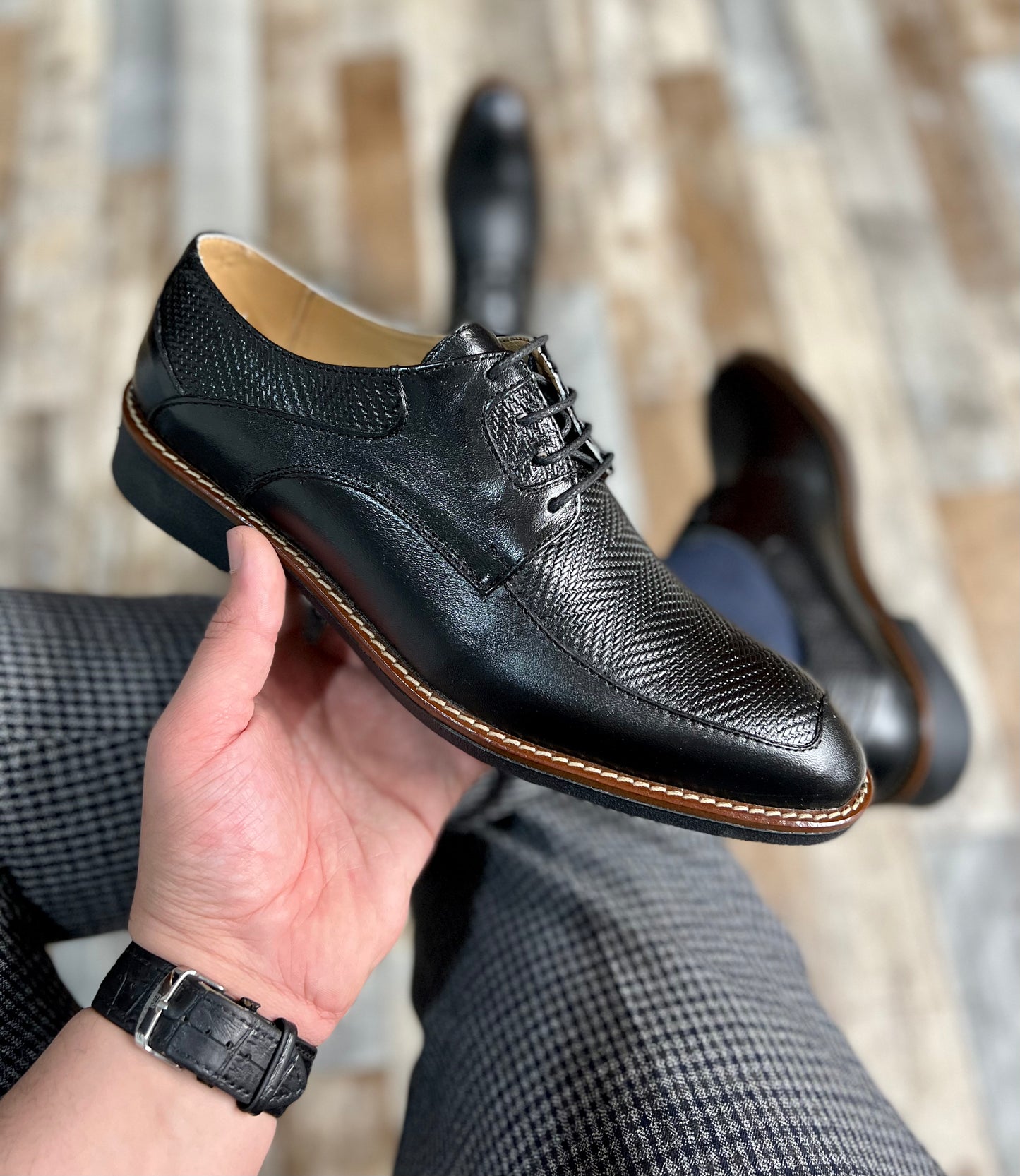 Chaussure Noire Simple Perforée