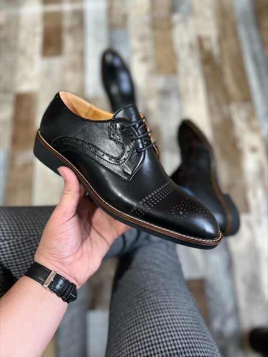 CHAUSSURE HABILLÉE EN POINTE NOIR